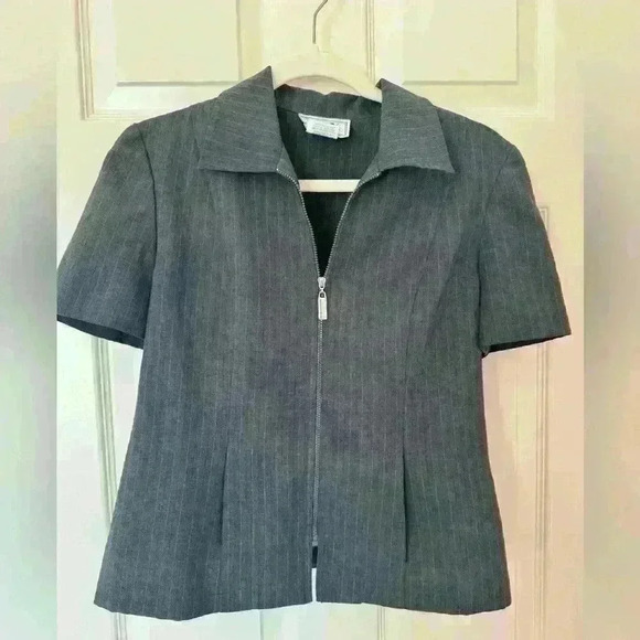dby Tops - VINTAGE DBY petite zip-up suit top. Perfect condition.